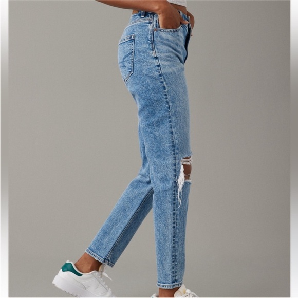 American Eagle Outfitters Light Blue Ripped High Rise Jeans - Picture 3 of 6